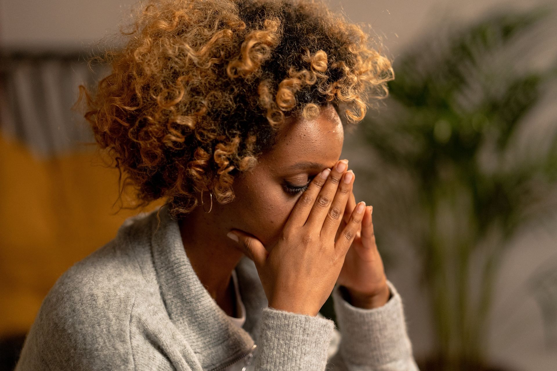 headaches can turn into a nuisance if not treated in time. (Image via Pexels/Cottonbro studio)